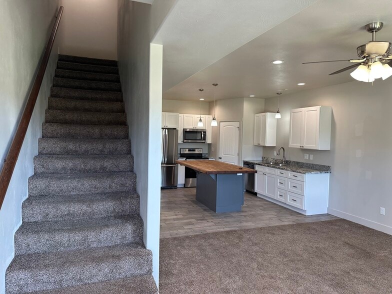 Building Photo - 187 Courthouse Way