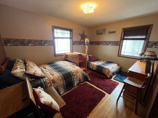 Building Photo - Fully Furnished Lake Home Available Sept. 15th, thru May 15th