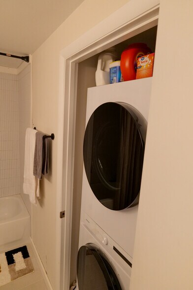 Building Photo - 350 G St SW