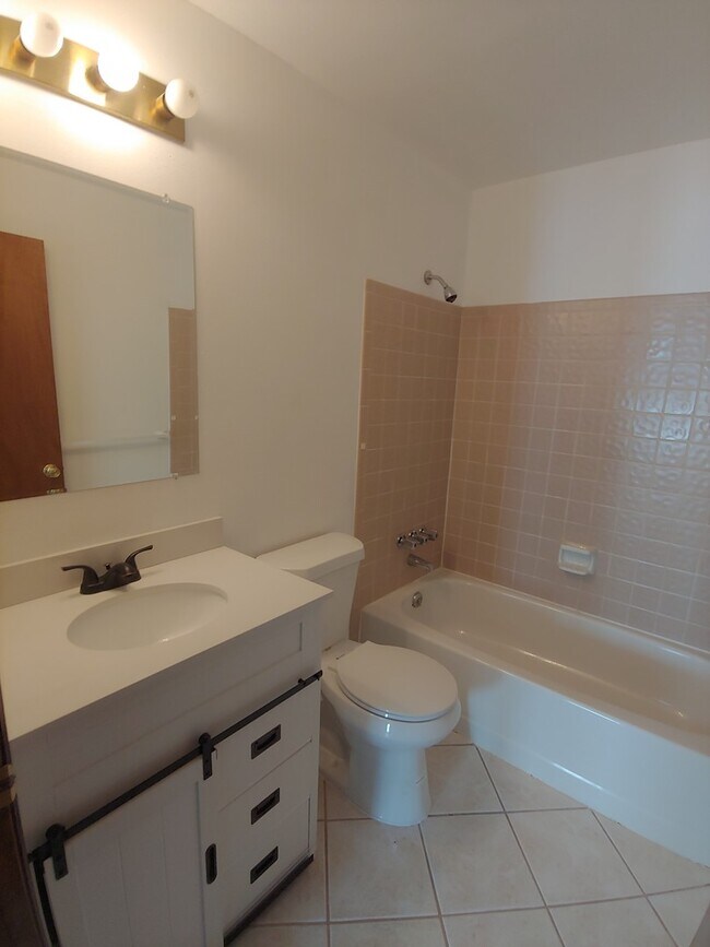 Building Photo - 2340 E Cherrywood Dr