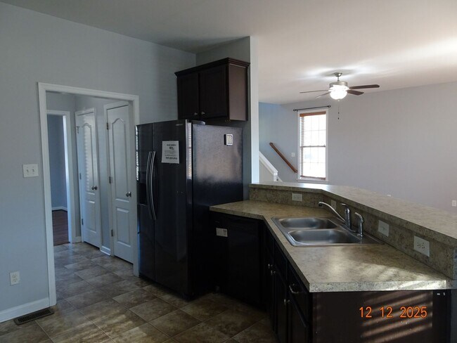 Building Photo - 3 Bedrooms, 2.5 Bathrooms Single Family Home