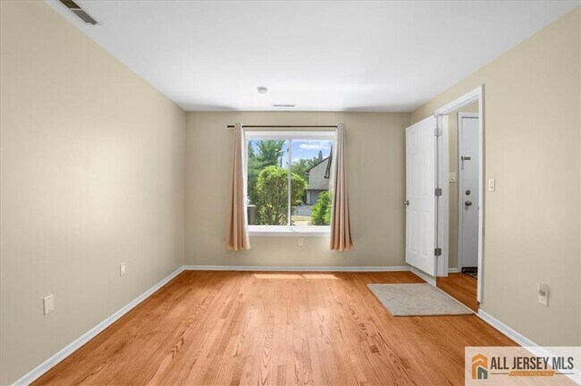 Building Photo - 73 Tennyson Dr