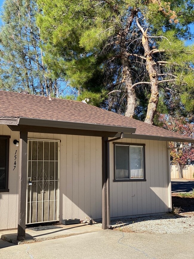 Building Photo - 1547 Dana Dr
