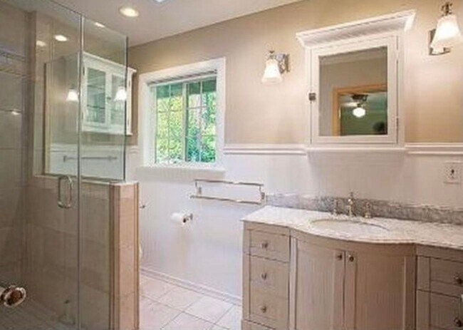 Building Photo - Spacious & light filled home with a garage, backyard, storage & hardwood floors throughout