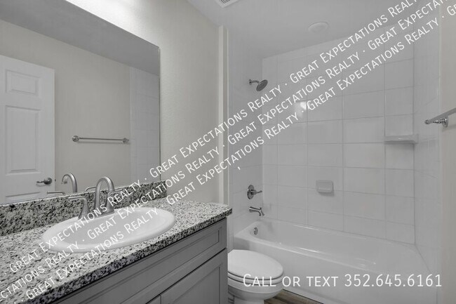 Building Photo - 678 Walkertown Dr