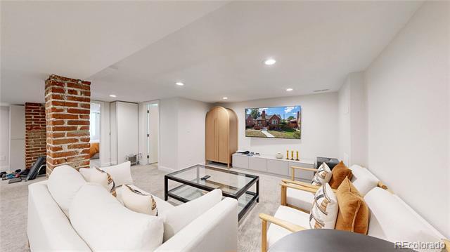 Building Photo - 1325 Dahlia St