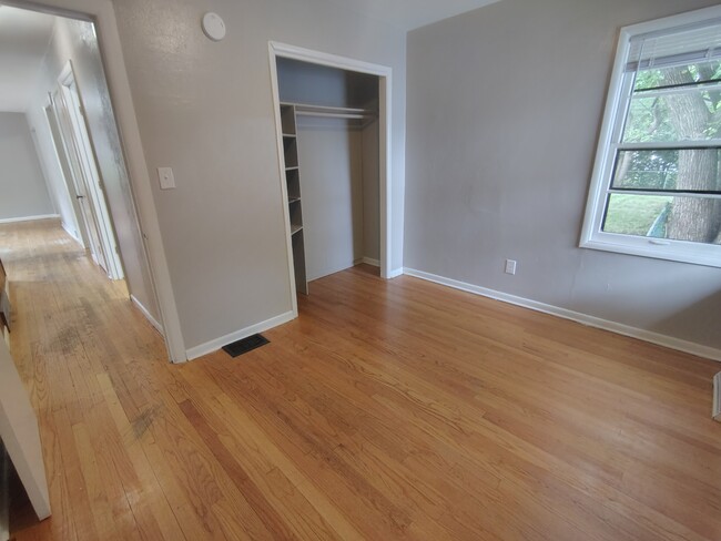 Building Photo - 615 28th St