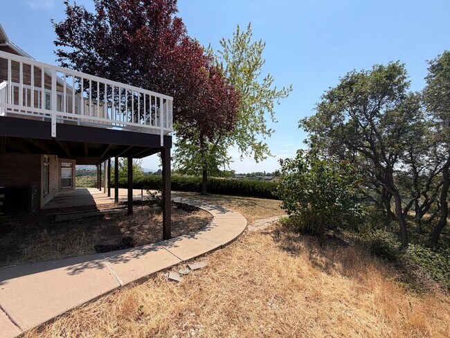 Building Photo - Spacious 4 Bed, 5 Bath Home with 3-Car Garage in Layton!