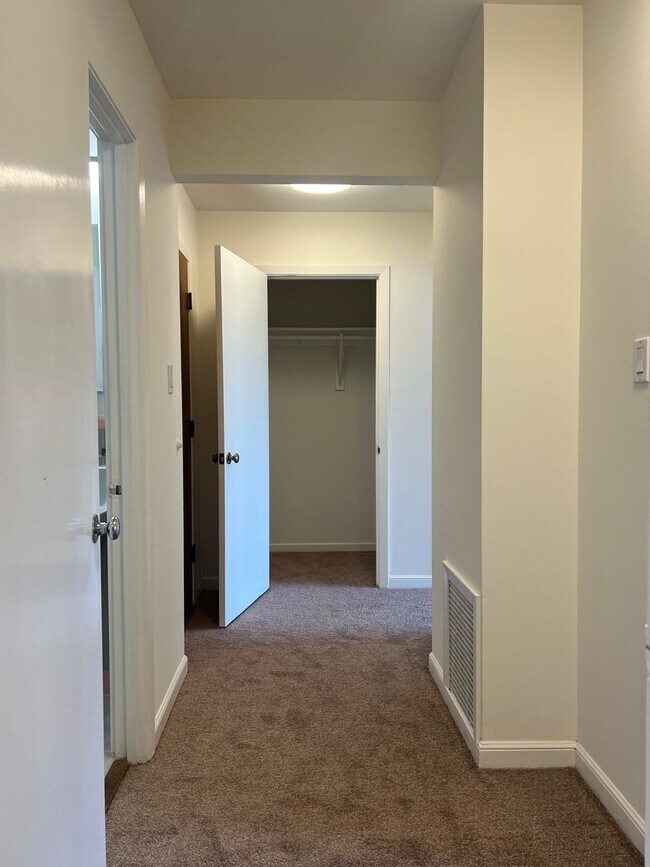 Building Photo - 1342