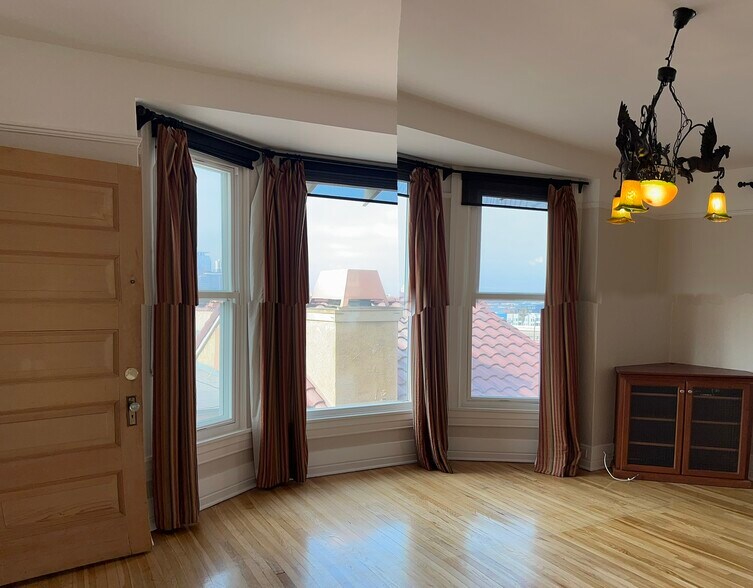 Building Photo - 2329 Curlew St