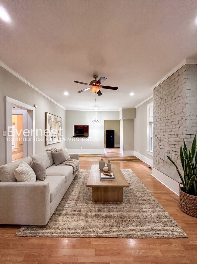 Building Photo - 3 Bed, 2.5 Bath Home with Fenced Yard / Pet-Friendly / Available Now!