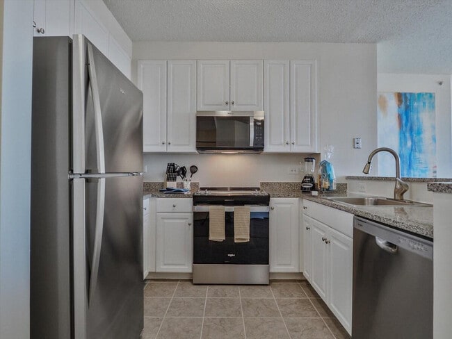 Building Photo - 33 Hudson St