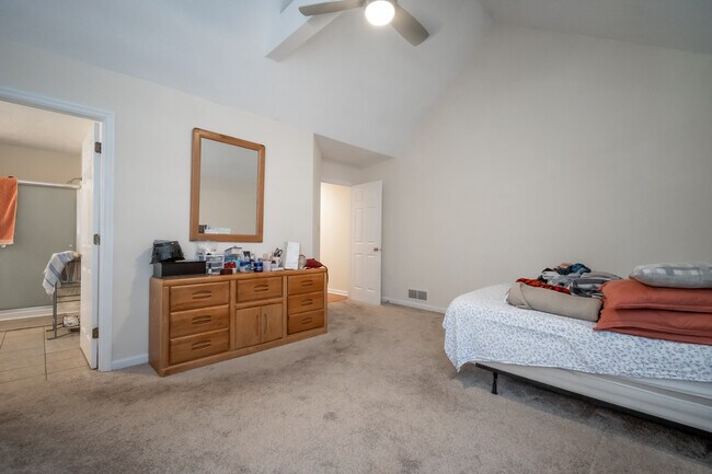 Building Photo - 115 Winterberry Dr