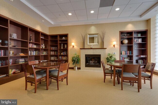 Building Photo - 1020 N Highland St