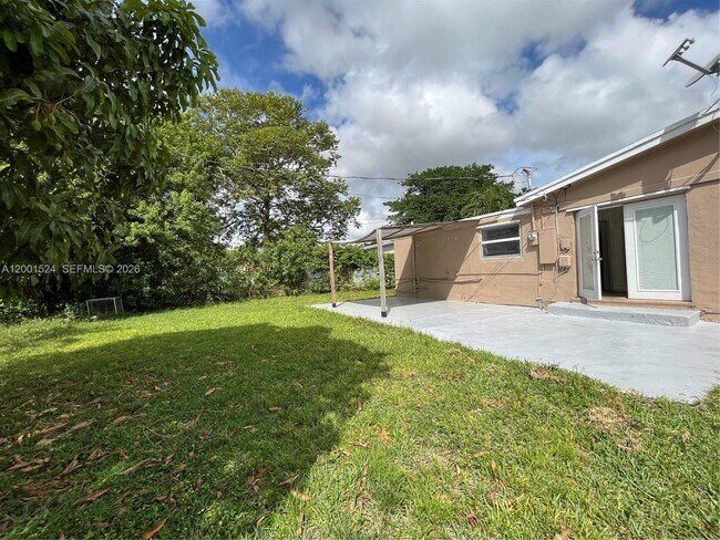 Building Photo - 9870 Nicaragua Dr