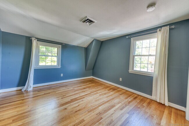 Building Photo - 13 Boxwood Ln