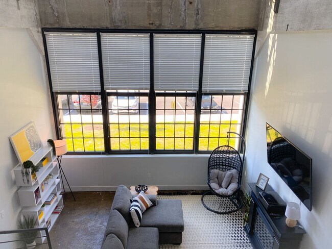 Building Photo - The coolest loft in Cincinnati Area