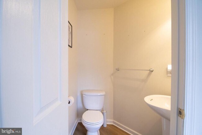 Building Photo - 113 Aero St