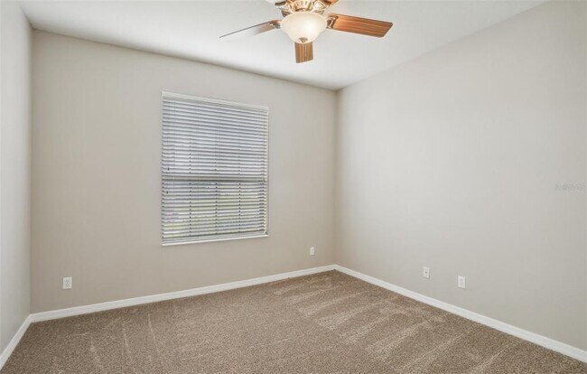 Building Photo - 127 Silver Falls Dr