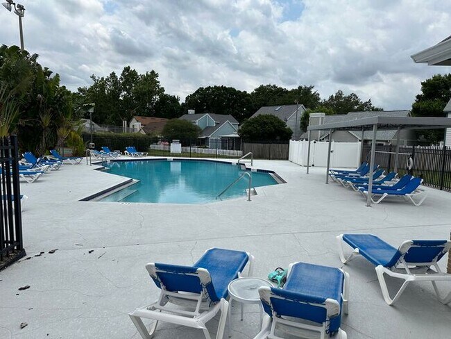 Building Photo - Cozy 3 bed 2.5 bath home in the heart of O...