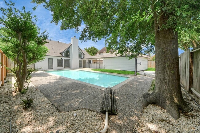 Building Photo - 5310 Oak Cove Dr