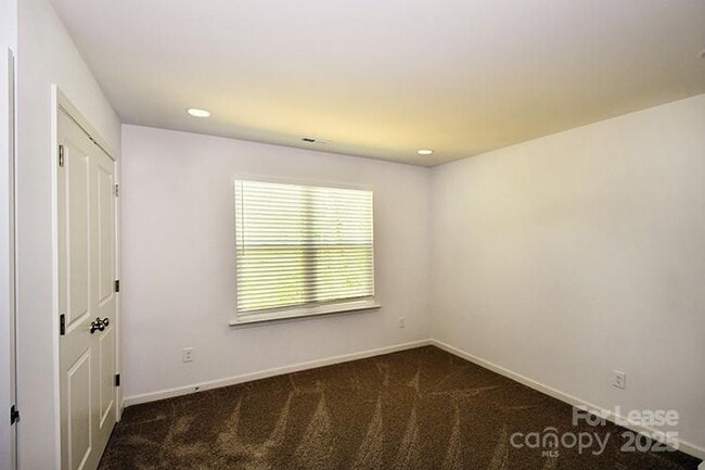 Building Photo - 2046 McDonald Dr