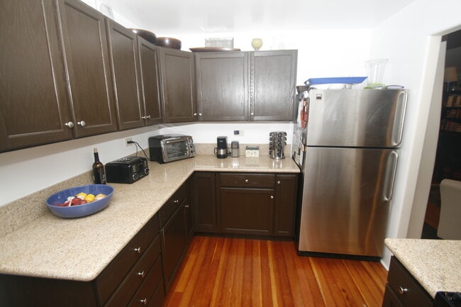 kitchen - 1524 E Orange Grove Blvd