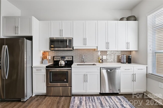 Building Photo - 905 Kenilworth Ave