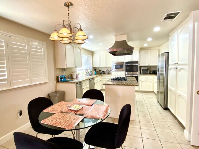 Building Photo - Fully Furnished Single-Family Home in San ...