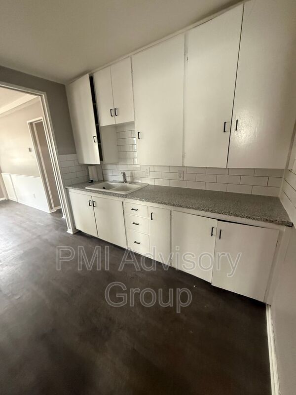 Building Photo - 424 NE Green St