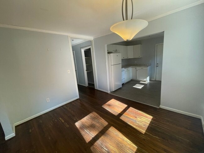 Building Photo - 2 Bedroom 1 Bathroom House Available Now! ...