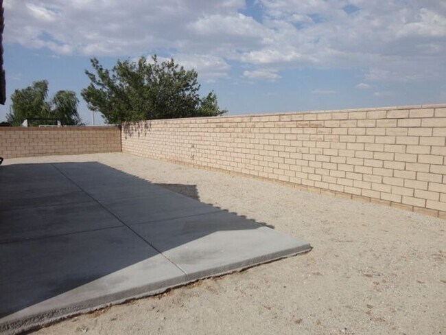 Building Photo - Beautiful 3 + 2 Single Story Home Palmdale