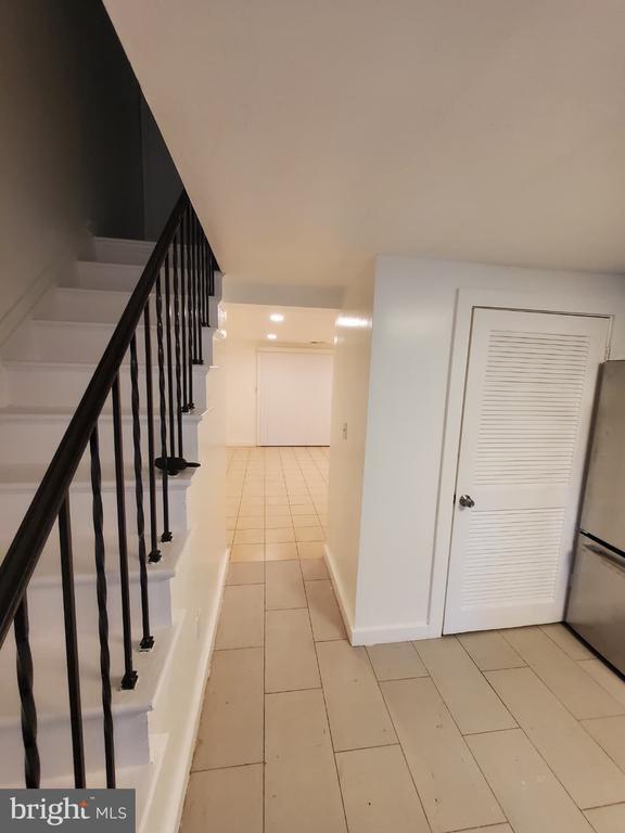 Building Photo - 1909 Dutch Village Dr