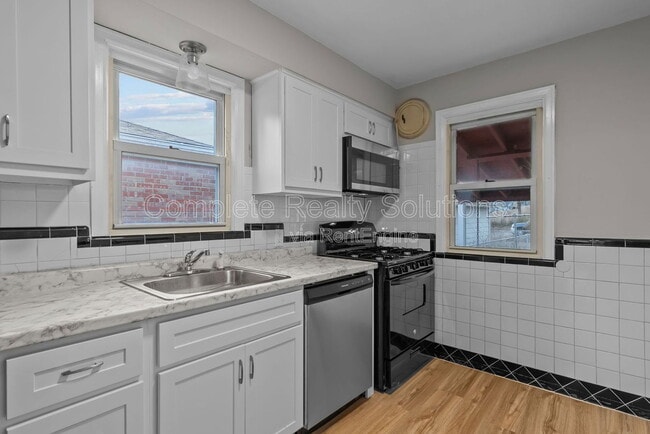 Building Photo - 2104 Lexa Dr