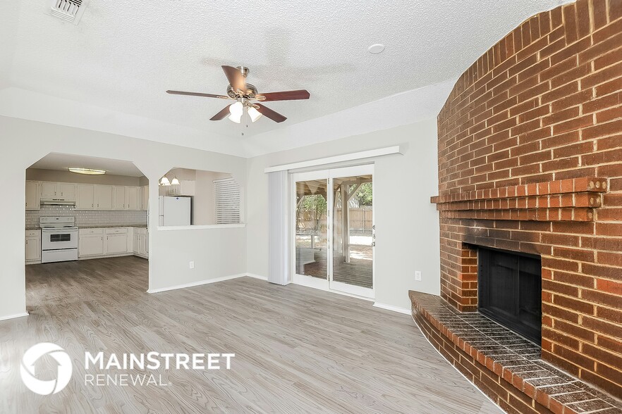 Building Photo - 6400 Rock Springs Dr