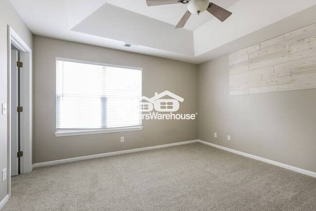 Building Photo - Amazing 4 Bed, 2.5 Bath Home in Lee's Summ...