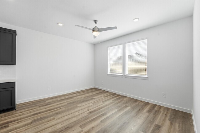 Building Photo - 963 Mansfield St