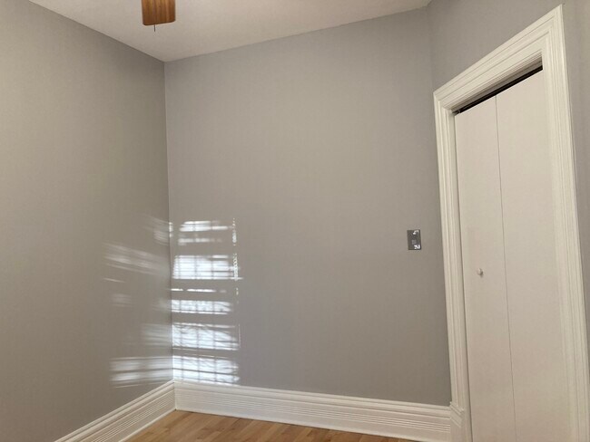 Building Photo - 1102 N Wolcott Ave