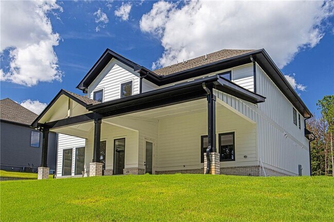 Building Photo - 83 Deer Cyn Dr