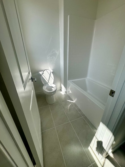 Building Photo - 16185 Lozano St