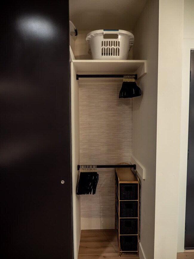 Building Photo - 3413 W Sunset Ave