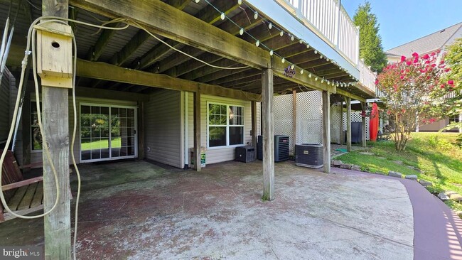 Building Photo - 10626 Hillingdon Rd