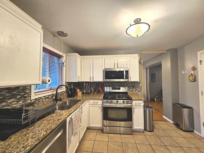 Building Photo - 579 Scott Ln