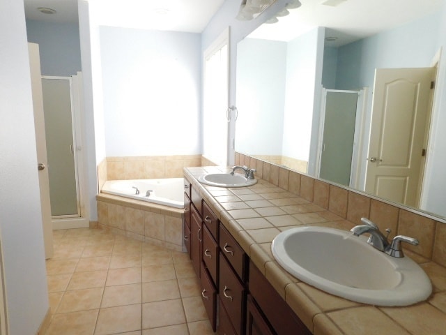 Building Photo - 3Bd/3Ba Single Story House - Available Ear...