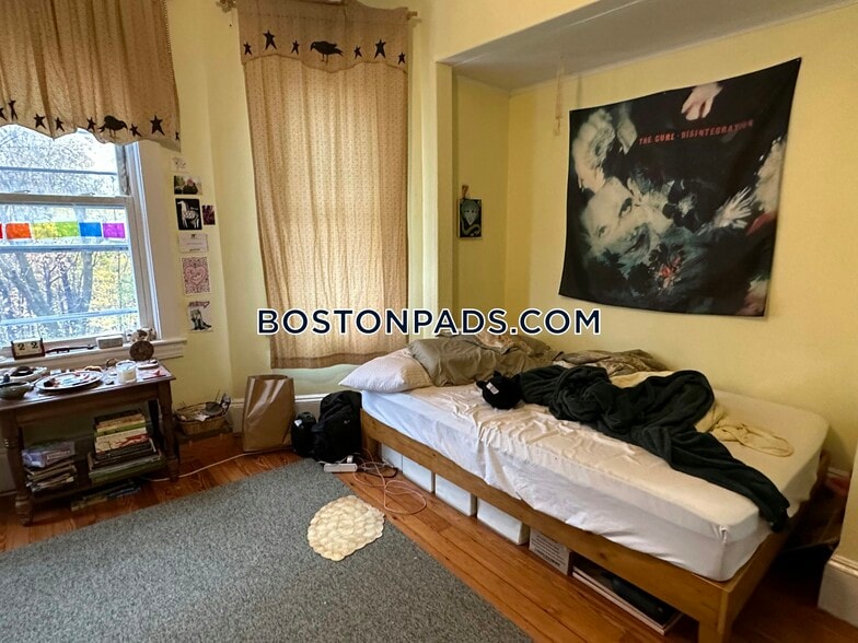 Building Photo - 83 Wensley St