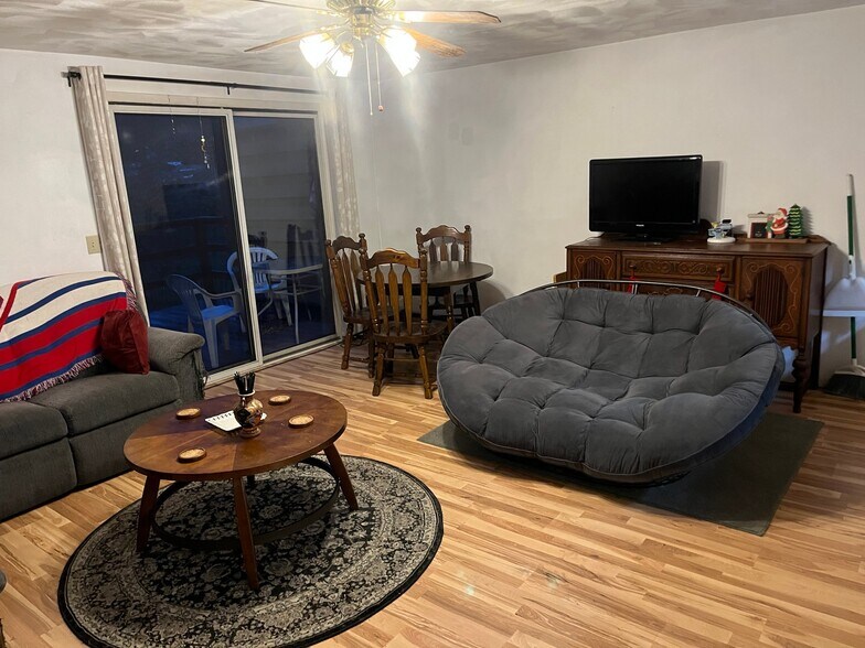 Building Photo - 47 Carol Ct