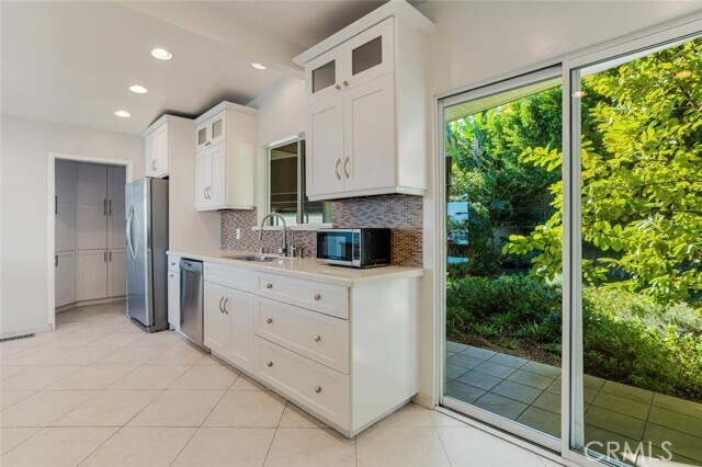 Building Photo - 3844 Bobstone Dr