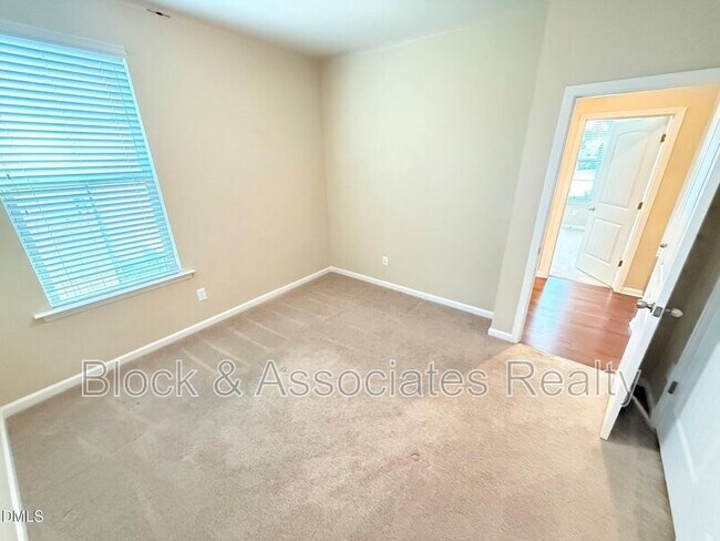 Building Photo - 2433 Cedar Rock Dr