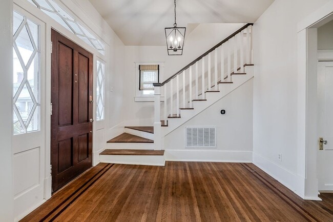 Building Photo - Beautiful Baldwin Park Craftsman home ready for move in!