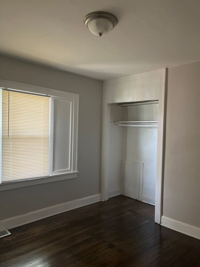 Building Photo - Cute & Cozy 2 Bedroom W/Bonus Room For Rent!!